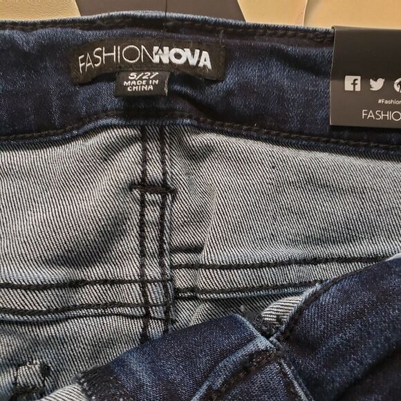 Fashion Nova "Your Turn" Ankle Jeans - Picture 6 of 7